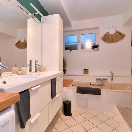 A L'oree Du Bois Apartment *