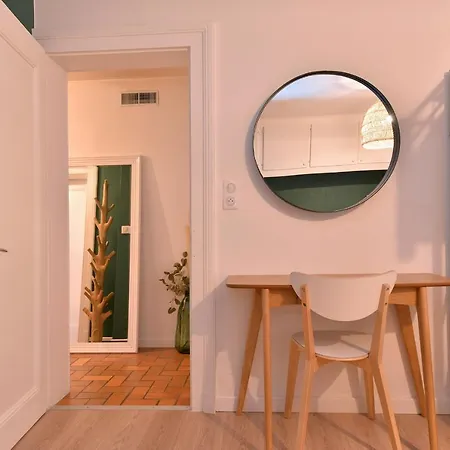 A L'oree Du Bois Apartment